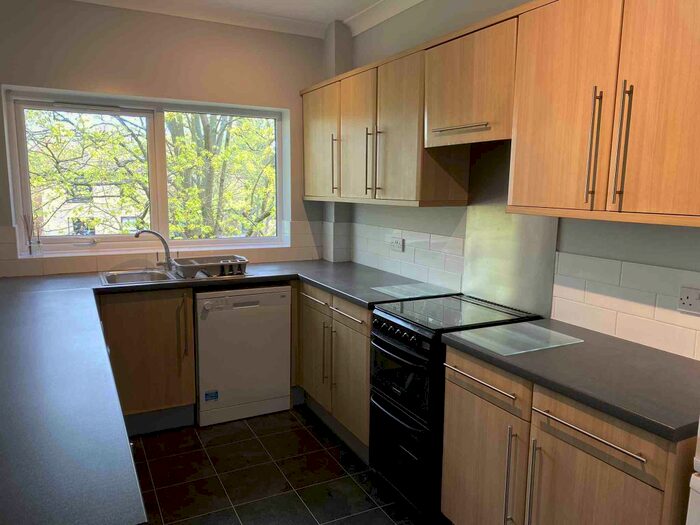 2 Bedroom Flat To Rent In Grandfield Avenue, Watford, WD17