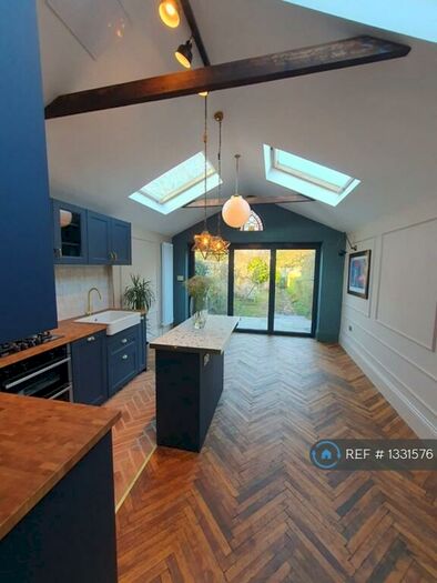 2 Bedroom Terraced House To Rent In York Road, Surrey, KT13