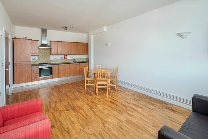 3 Bedroom Flat To Rent In Somerford Grove, Dalston N16