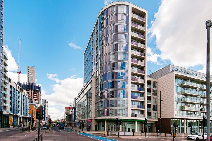 2 Bedroom Flat To Rent In Rick Roberts Way, Stratford, London, E15