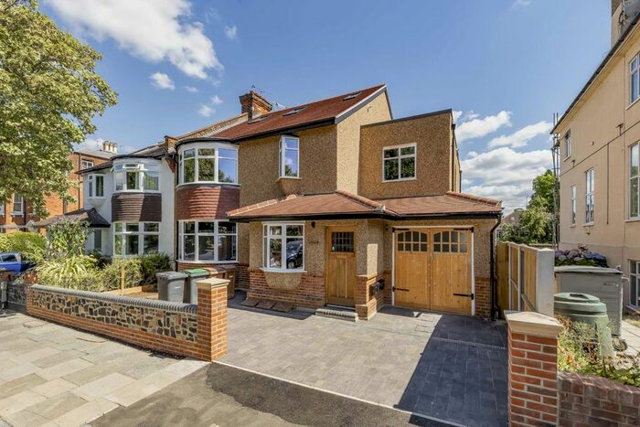 2 Bedroom Flat To Rent In Muswell Avenue, London, N10