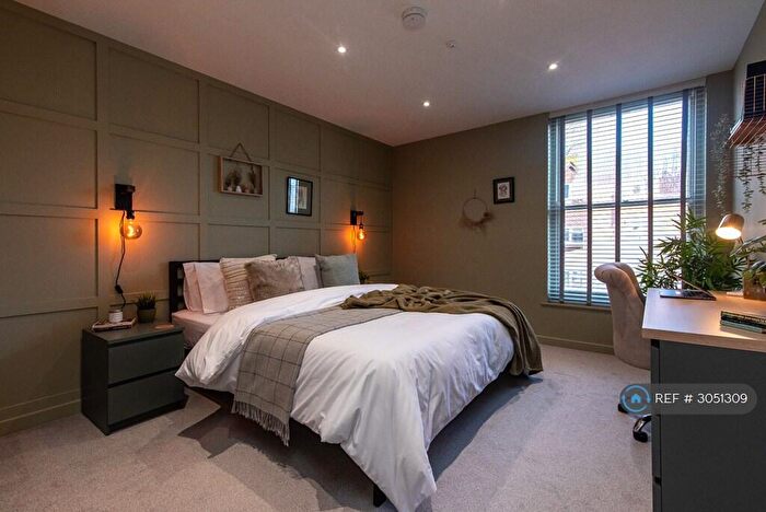 2 Bedroom Flat To Rent In Oriel House, Northampton, NN1