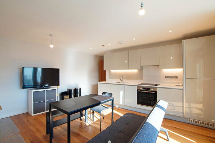 2 Bedroom Flat To Rent In Hope Quay, Wapping Wharf, BS1