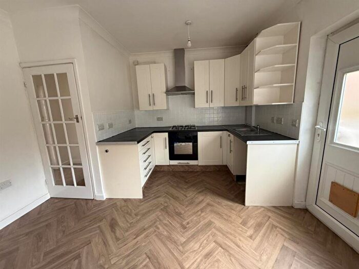 3 Bedroom End Of Terrace House To Rent In * Bedroom* Station Street, Mansfield Woodhouse, NG19