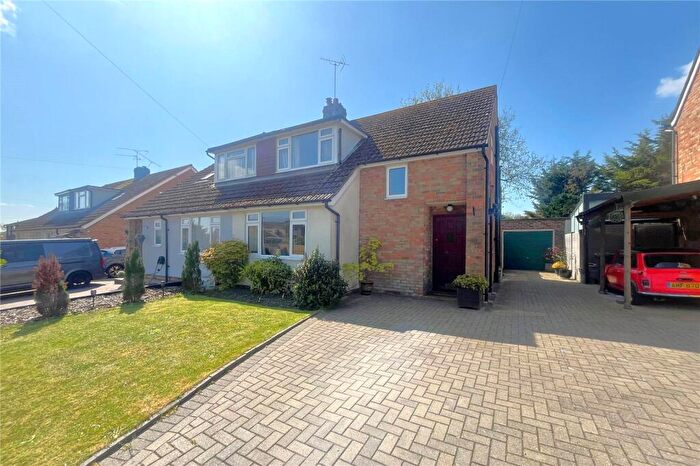 3 Bedroom Semi Detached House For Sale In Wentworth Close, Farnham, Surrey, GU9