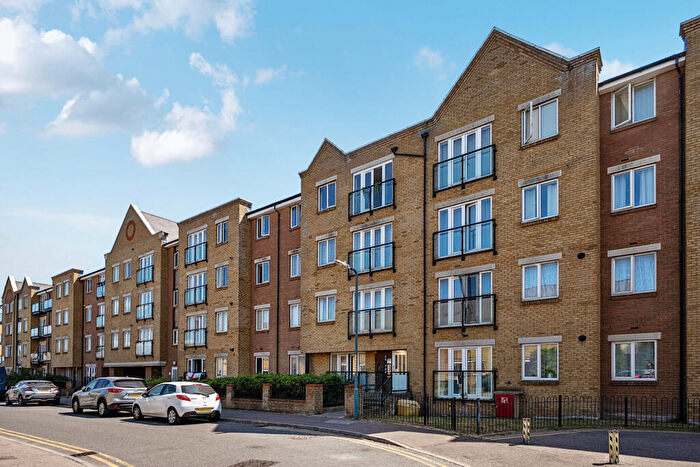 2 Bedroom Apartment For Sale In Black Eagle Drive, Gravesend, DA11