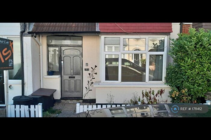 1 Bedroom Flat To Rent In Westminster Drive, Westcliff-On-Sea, SS0