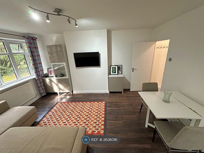 1 Bedroom Flat To Rent In Harling Court, London, SW11