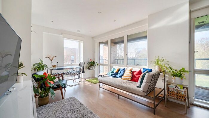 2 Bedroom Flat For Sale In Vespucci Court, E14