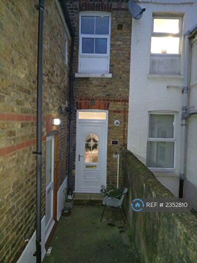 2 Bedroom Maisonette To Rent In Cheriton High Street, Folkestone, CT19