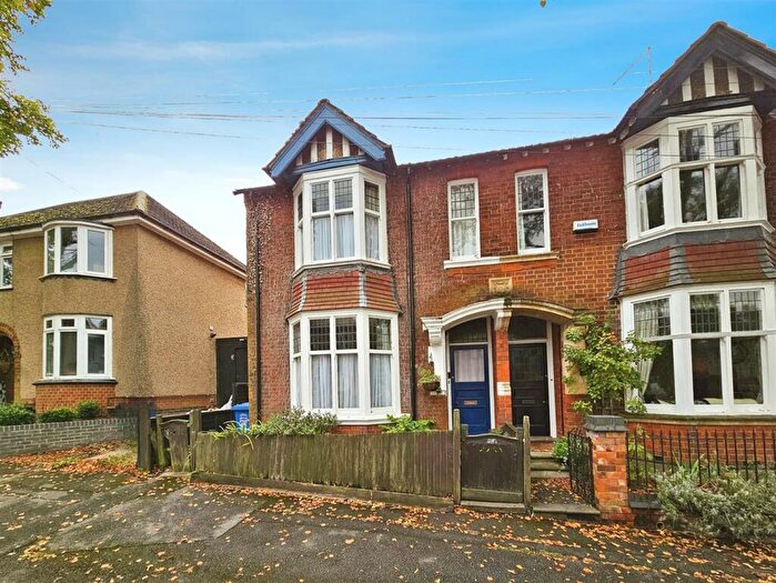 3 Bedroom Detached House To Rent In Kingsley Avenue, Kettering, Northamptonshire, NN16
