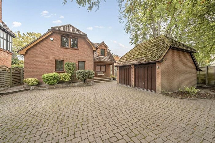 4 Bedroom Detached House For Sale In St. Johns Street Crowthorne, Berkshire, RG45