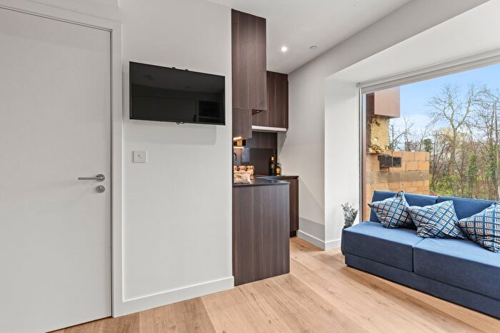 1 Bedroom Flat To Rent In Hanger Lane, Ealing, W5