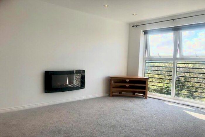 2 Bedroom Flat To Rent In Ward View, Chatham, ME5