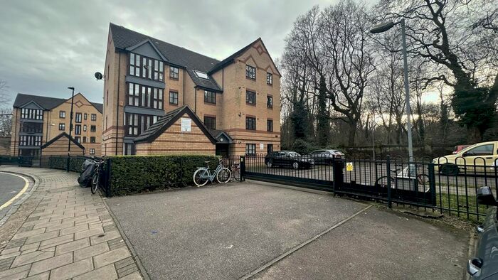 1 Bedroom Flat To Rent In Healey House, Mile End, E3