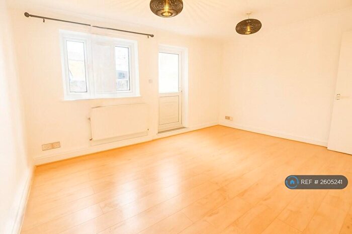 2 Bedroom Flat To Rent In Webster Road, London, SE16