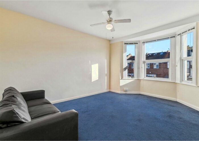 1 Bedroom Flat To Rent In Northcote Road, London, SW11