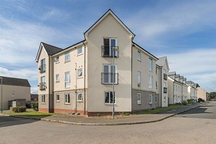 2 Bedroom Flat For Sale In Greenfield Road, Keynsham, Bristol, BS31