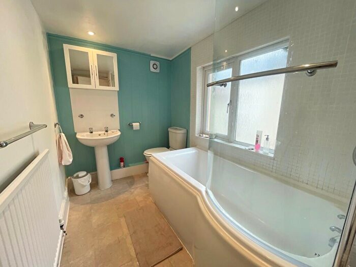 2 Bedroom Apartment To Rent In Homefield Road, EX1