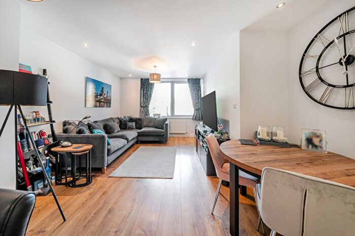 2 Bedroom Flat For Sale In Northbourne Road, London, SW4