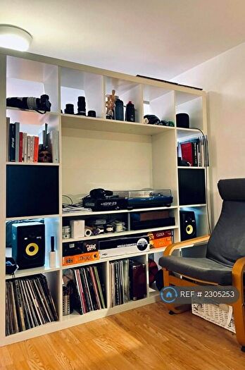 Studio To Rent In Cannon Street Road, London, E1