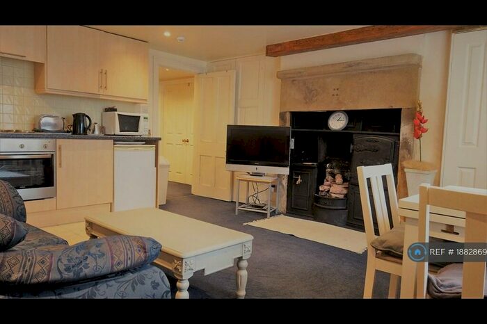 1 Bedroom Flat To Rent In Balmoral Place, Halifax, HX1