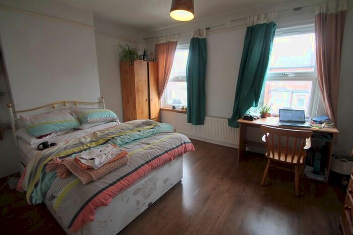 4 Bedroom Semi-Detached House To Rent In Bridge Road, Uxbridge, UB8