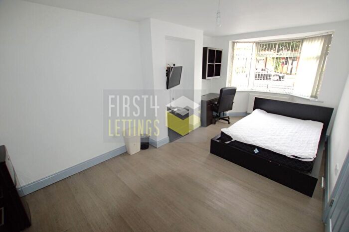 5 Bedroom End Of Terrace House To Rent In Welford Road, Clarendon Park, LE2