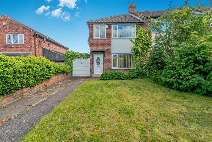 3 Bedroom Town House For Sale In Abbott Road, Leeds, LS12