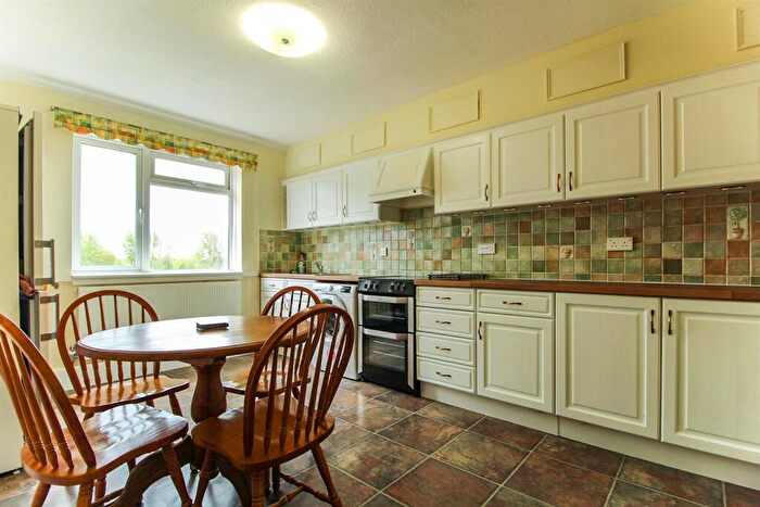 2 Bedroom Flat To Rent In Weekes Drive, Cippenham, SL1