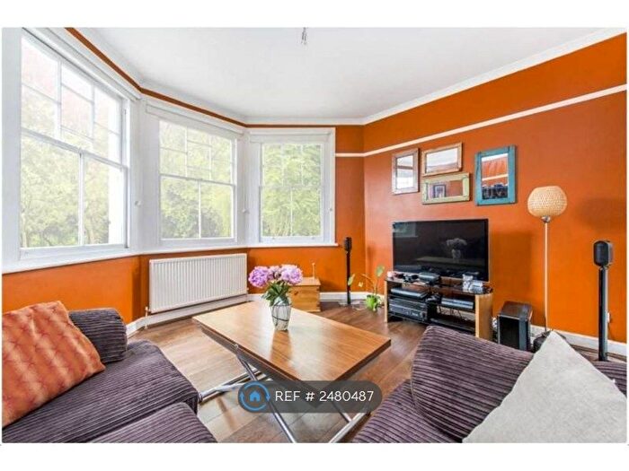 2 Bedroom Flat To Rent In Kirkstall Road, London, SW2