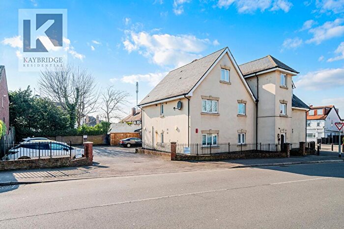 2 Bedroom Apartment For Sale In East Street, St. Georges Court, KT17
