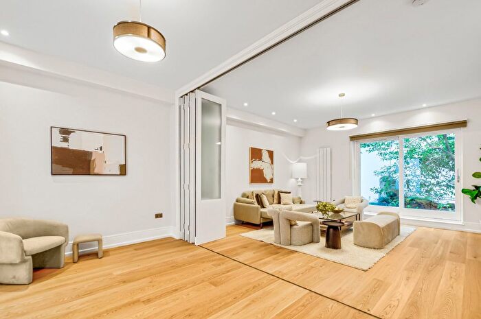 3 Bedroom Flat To Rent In Wild Street, London, WC2B