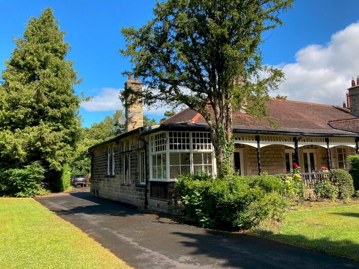 Bungalow To Rent In A Duchy Road, Harrogate, North Yorkshire, HG1