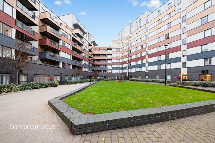 2 Bedroom Flat For Sale In Montmorency Gardens, London, N11