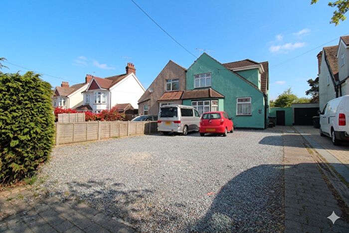 3 Bedroom Semi Detached House For Sale In Eastwood Road, Rayleigh, SS6