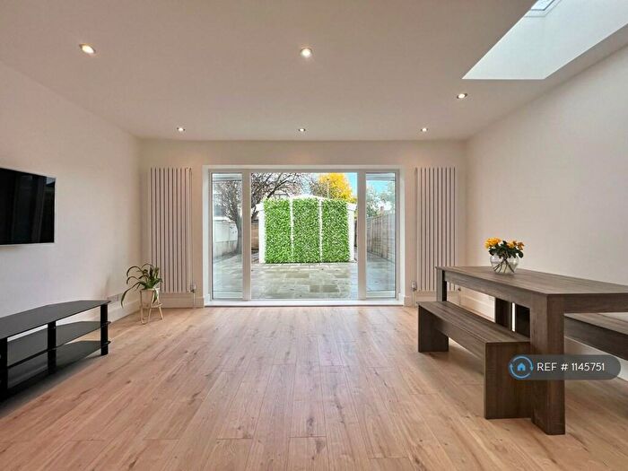 4 Bedroom Semi-Detached House To Rent In Kingston Road, Kingston Upon Thames, KT1