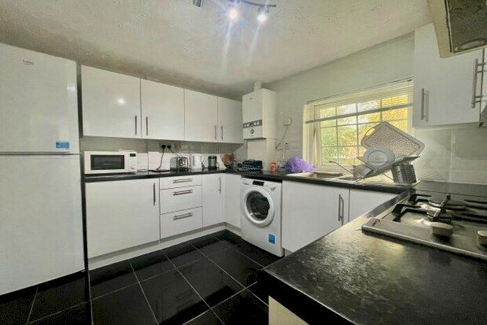 2 Bedroom Maisonette To Rent In Mckenzie Road, Chatham, ME5