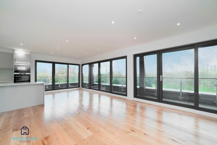 3 Bedroom Flat To Rent In Stannary Street, London, SE11