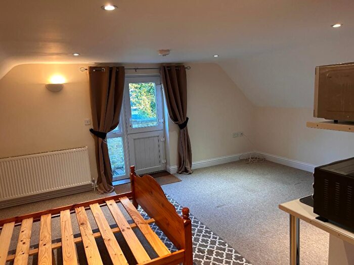 1 Bedroom Studio To Rent In Abingdon Road, Standlake, Oxon, OX29