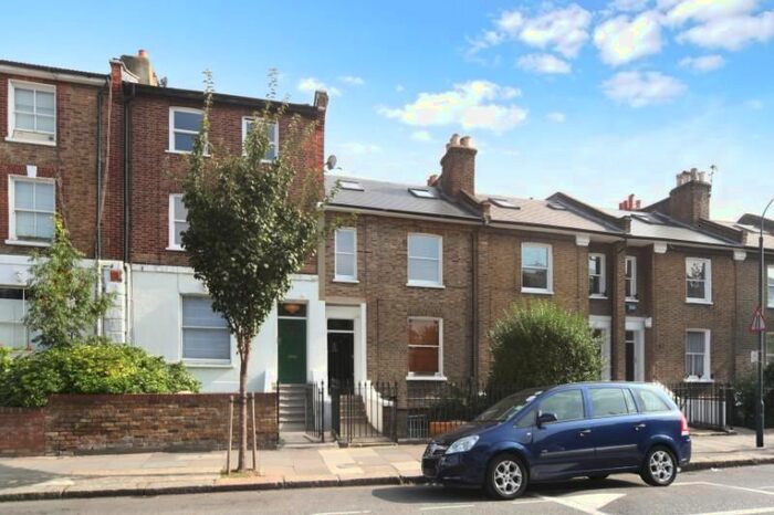 3 Bedroom Flat To Rent In Brackenbury Road, Brackenbury Village, London, W6