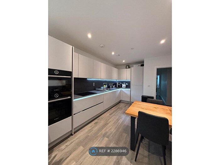 2 Bedroom Flat To Rent In Hanbury Road, London, W3