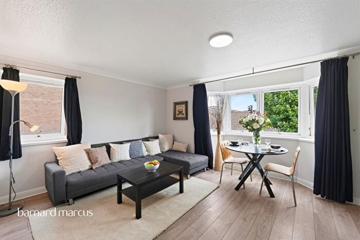 1 Bedroom Flat For Sale In Denmark Road, Kingston Upon Thames, KT1
