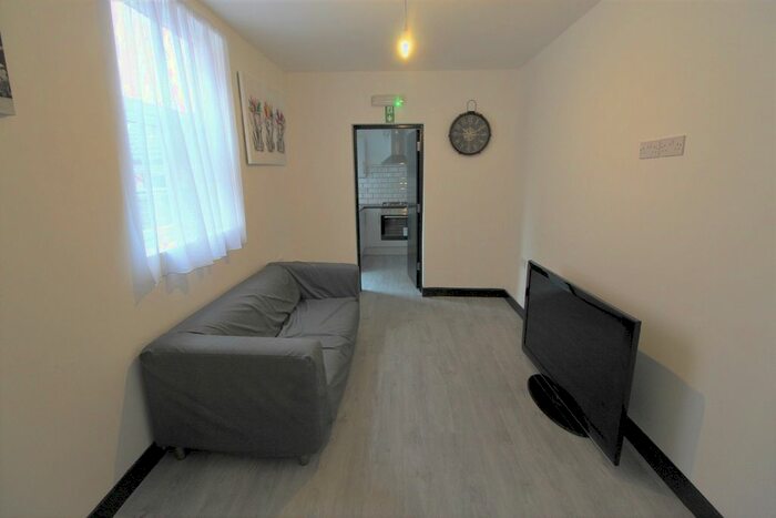 2 Bedroom Flat To Rent In Kingsway, Coventry, CV2