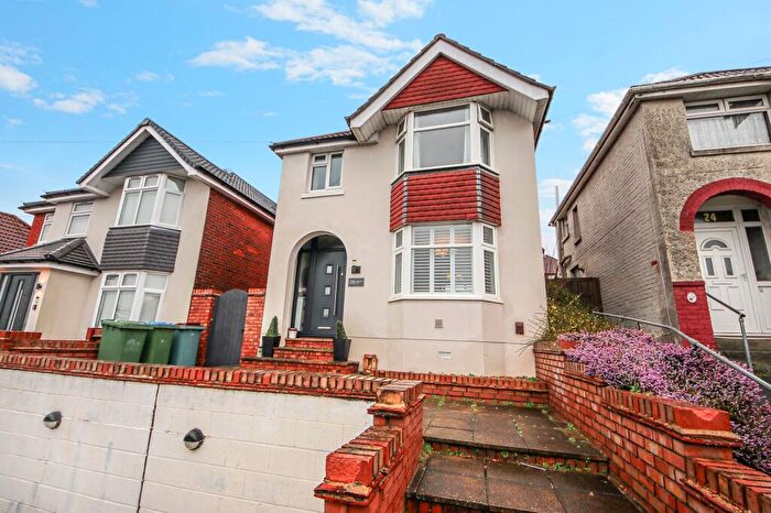 3 Bedroom Detached House For Sale In Woodmill Lane, Bitterne Park, SO18