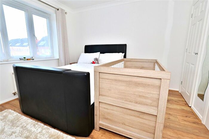 3 Bedroom Terraced House For Sale In Baynton Road, Woking, Surrey, GU22