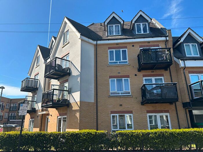 2 Bedroom Flat For Sale In Featherstone Court, Southall, UB2