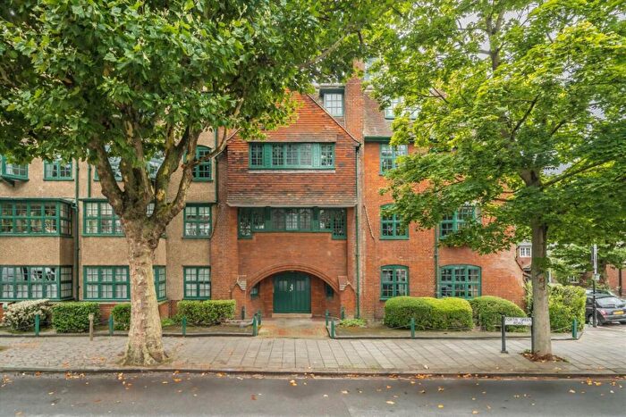 3 Bedroom Flat To Rent In Fortis Green Road, London, N10