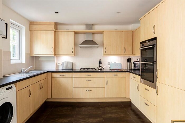4 Bedroom Detached House For Sale In Buxton Place, Caterham, CR3
