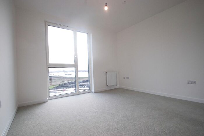 1 Bedroom Flat To Rent In Mulberry Circus, East London, IG11